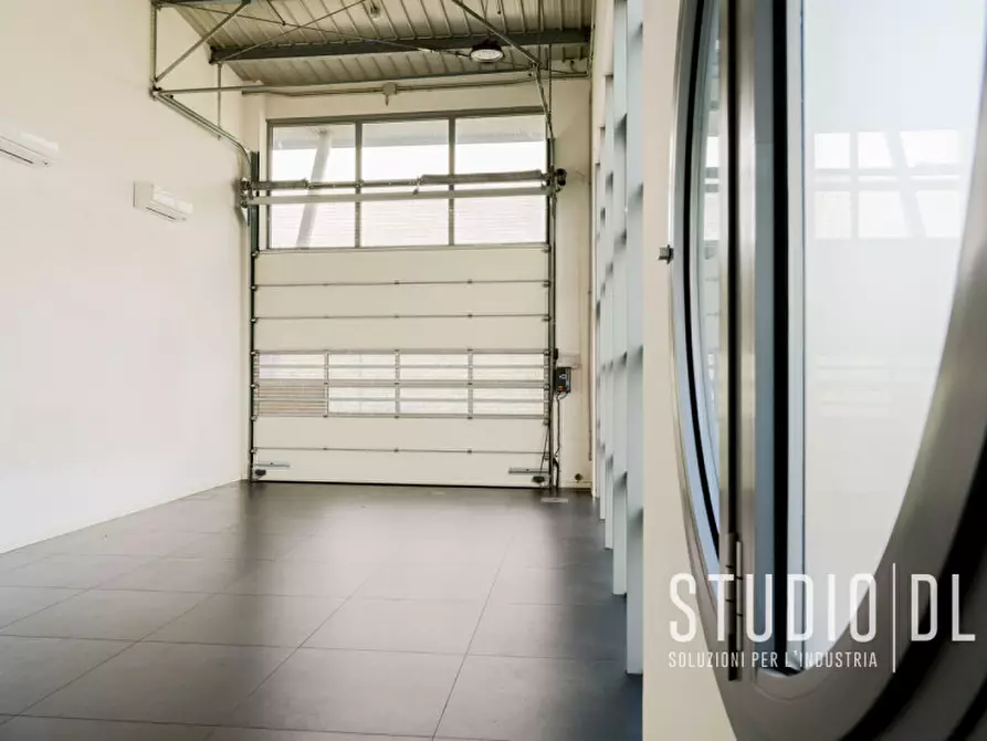 Immagine 12 di Negozio in vendita  in Viale Della Repubblica n. 29 a Sandrigo