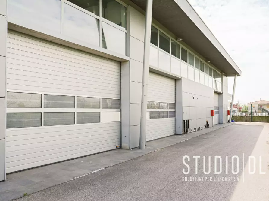 Immagine 13 di Negozio in vendita  in Viale Della Repubblica n. 29 a Sandrigo