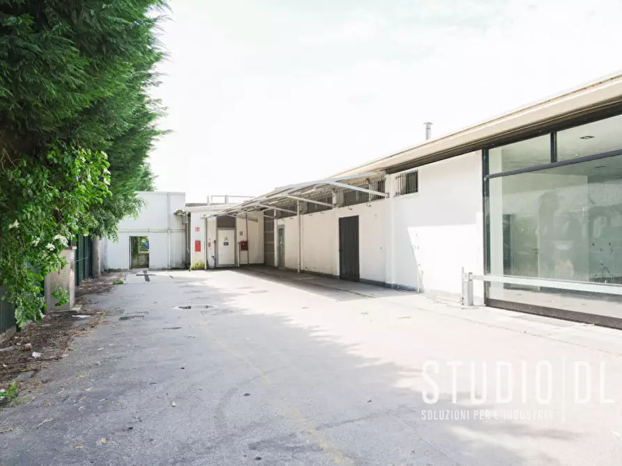 Immagine 15 di Negozio in vendita  in Viale Della Repubblica n. 29 a Sandrigo