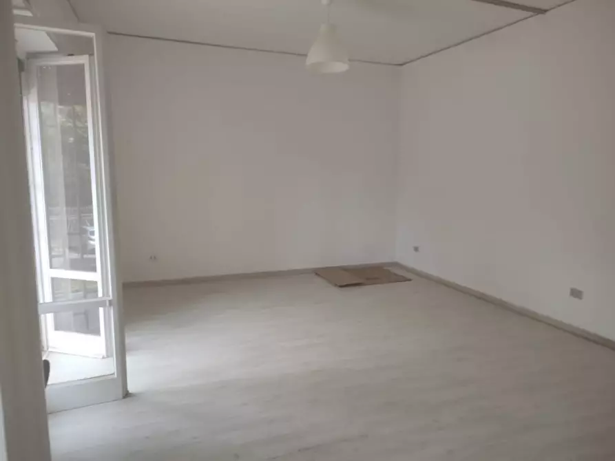 Immagine 13 di Appartamento in affitto  in via belsito 15 a Napoli