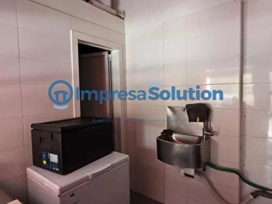 Immagine 22 di Attività commerciale in affitto  in Via Nuova Bagnoli a Napoli