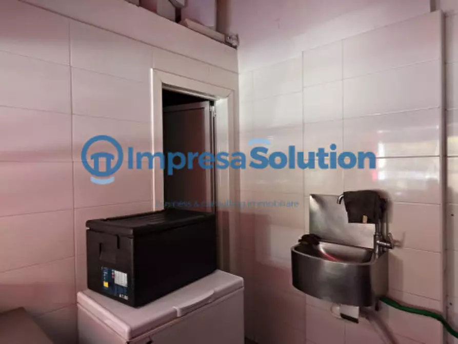 Immagine 24 di Attività commerciale in affitto  in Via Nuova Bagnoli a Napoli