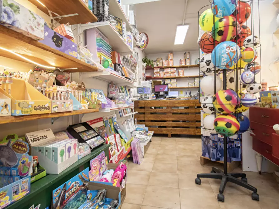 Immagine 1 di Attività commerciale in vendita  in Via di Galceti a Prato
