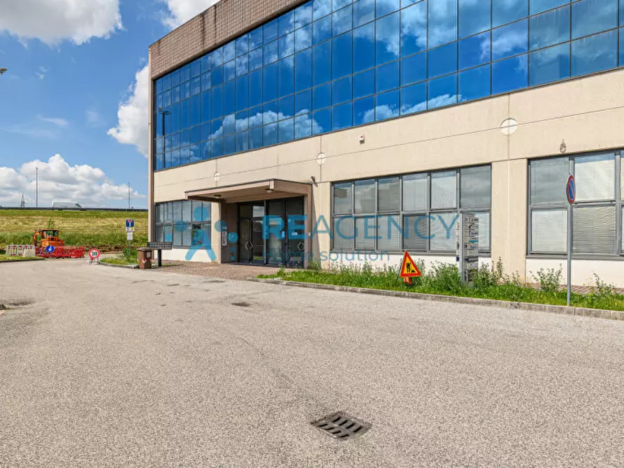 Immagine 37 di Ufficio in vendita  in via dell'edilizia 19 a Vicenza