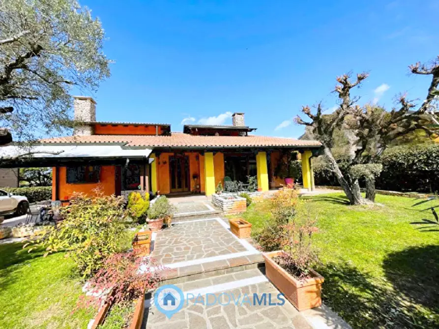 Immagine 1 di Villa in vendita  in Via Monte Cengio a Vigonza