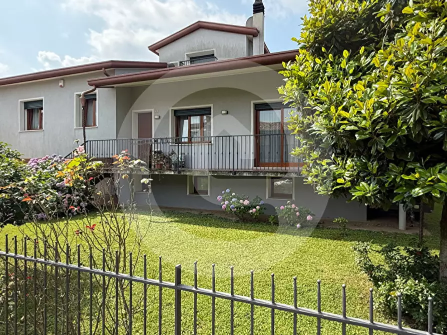 Immagine 2 di Casa indipendente in vendita  in Via Europa a Camposampiero