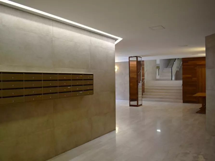 Immagine 25 di Appartamento in vendita  in VIALE L. MUZII a Pescara