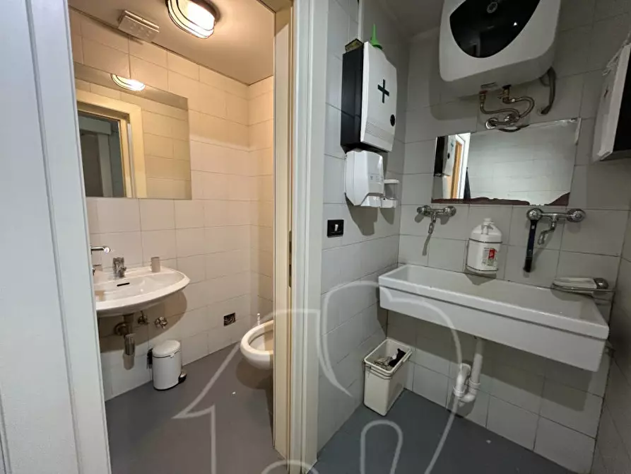 Immagine 14 di Capannone industriale in vendita  a Bolzano