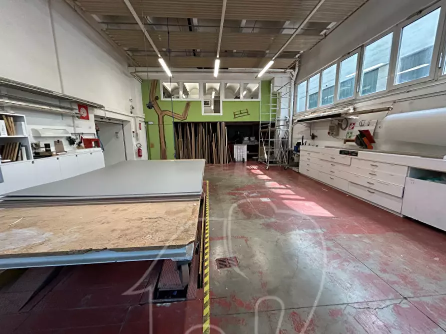 Immagine 18 di Capannone industriale in vendita  a Bolzano