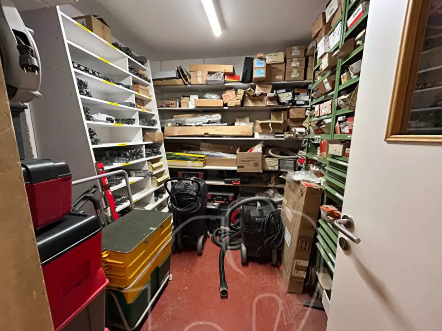 Immagine 27 di Capannone industriale in vendita  a Bolzano