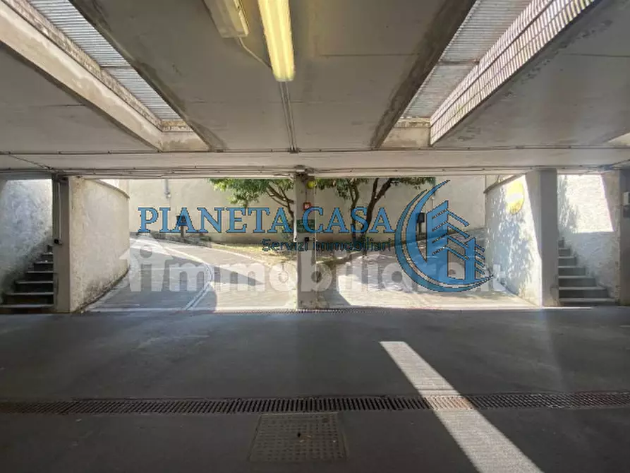 Immagine 1 di Garage in vendita  in VIA VALTELLINA 62 MILANO a Milano