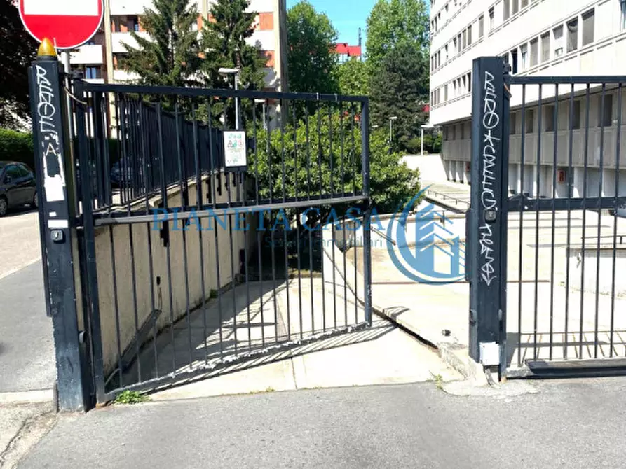 Immagine 4 di Garage in vendita  in VIA VALTELLINA 62 MILANO a Milano