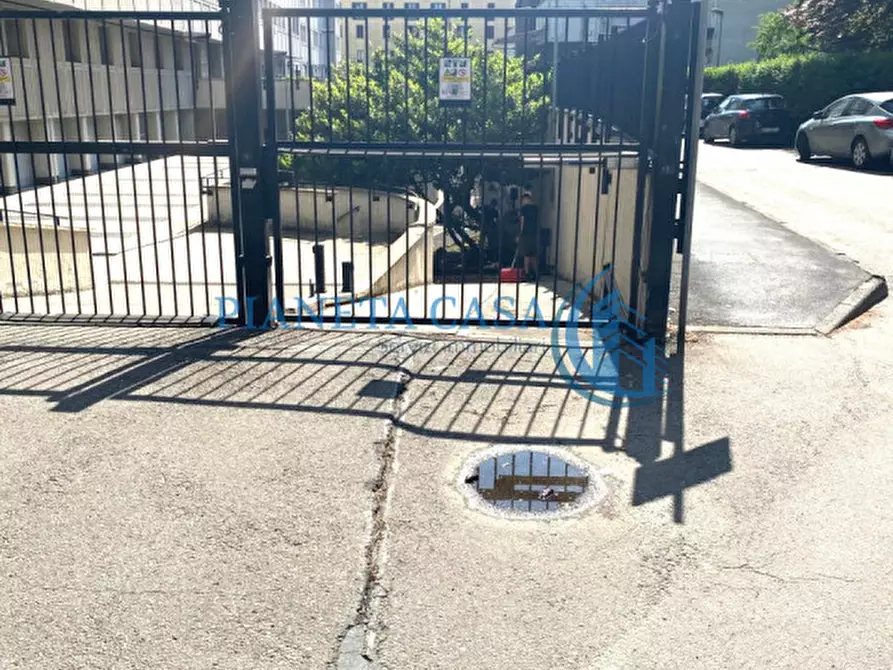 Immagine 5 di Garage in vendita  in VIA VALTELLINA 62 MILANO a Milano