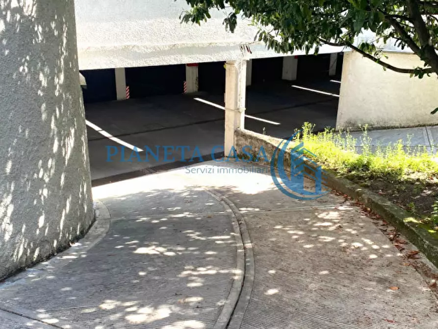 Immagine 7 di Garage in vendita  in VIA VALTELLINA 62 MILANO a Milano