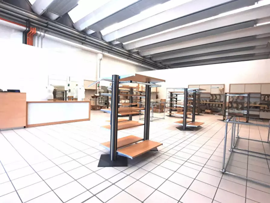 Immagine 4 di Capannone industriale in vendita  a Padova