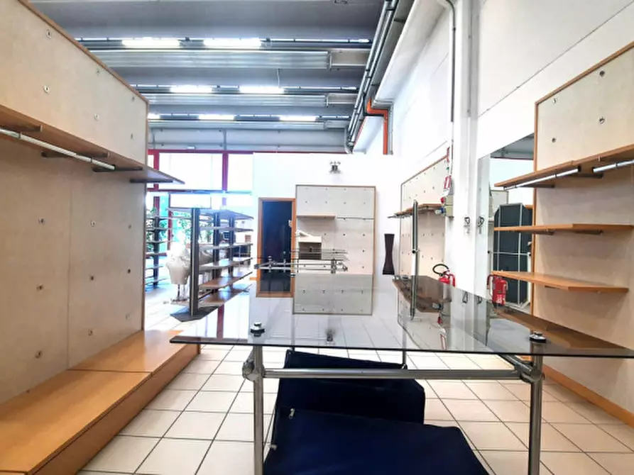 Immagine 5 di Capannone industriale in vendita  a Padova