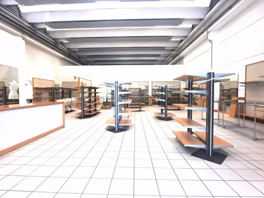 Immagine 6 di Capannone industriale in vendita  a Padova