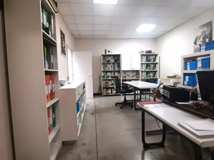 Immagine 12 di Capannone industriale in vendita  a Padova