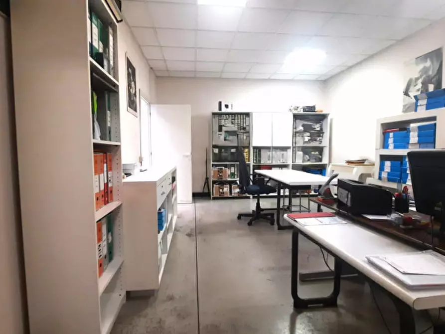 Immagine 13 di Capannone industriale in vendita  a Padova