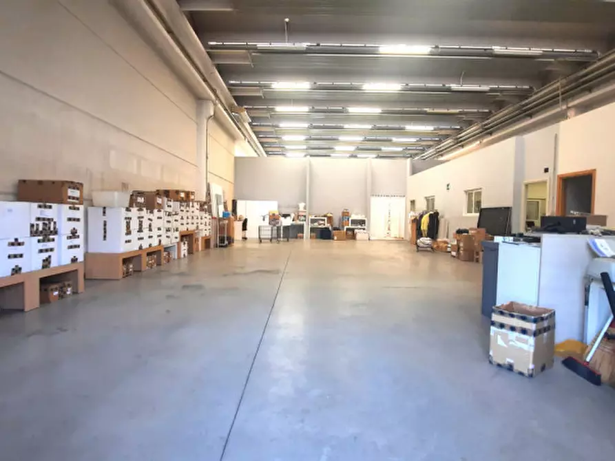 Immagine 17 di Capannone industriale in vendita  a Padova
