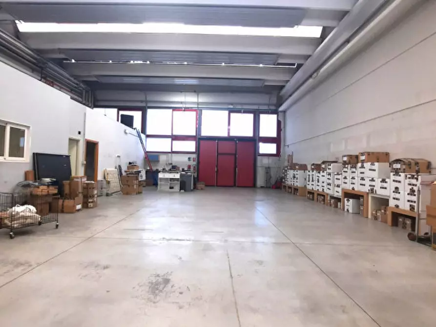 Immagine 20 di Capannone industriale in vendita  a Padova