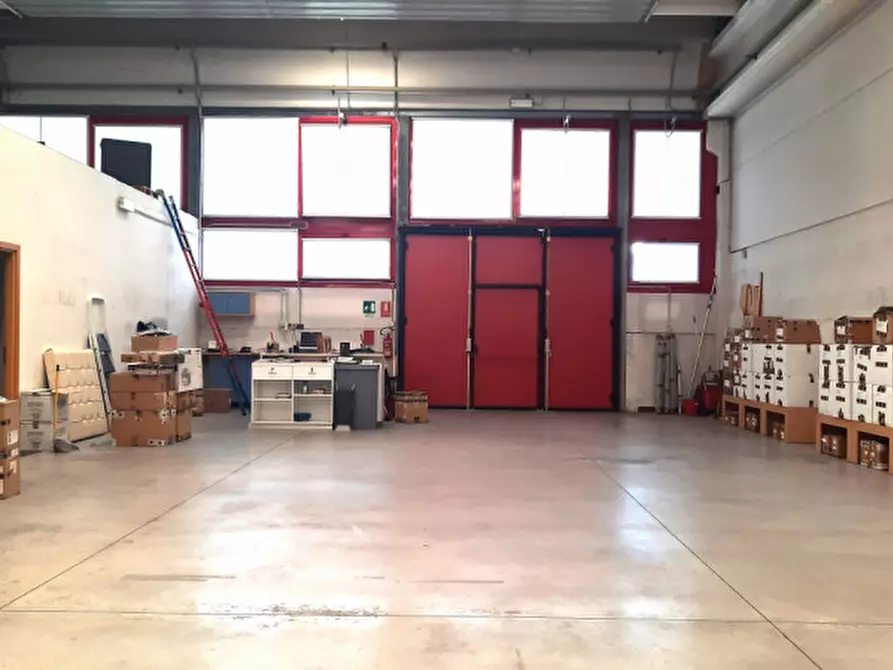 Immagine 21 di Capannone industriale in vendita  a Padova