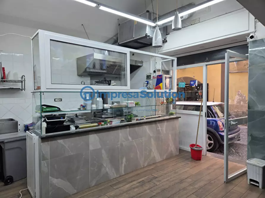 Immagine 9 di Attività commerciale in vendita  in Via Giuseppe Ferrigni a Napoli