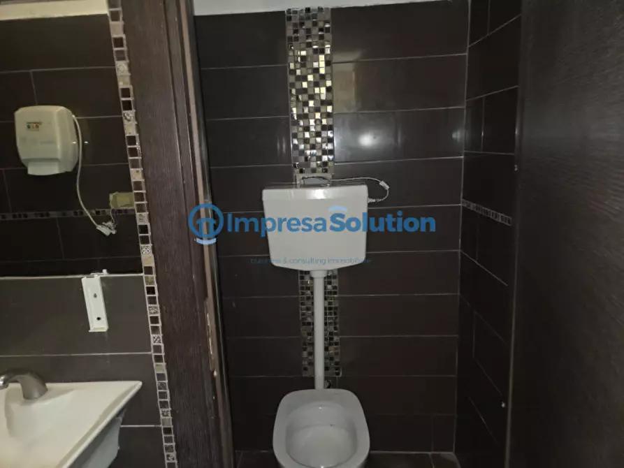 Immagine 21 di Attività commerciale in vendita  in Via Giuseppe Ferrigni a Napoli