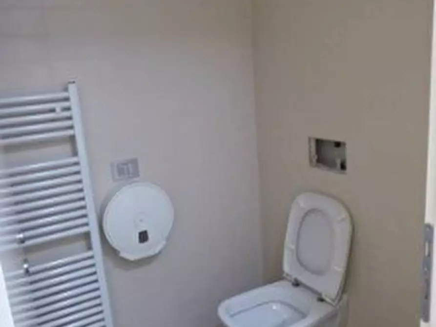 Immagine 8 di Negozio in vendita  in Via Fenzi, 45 a Conegliano