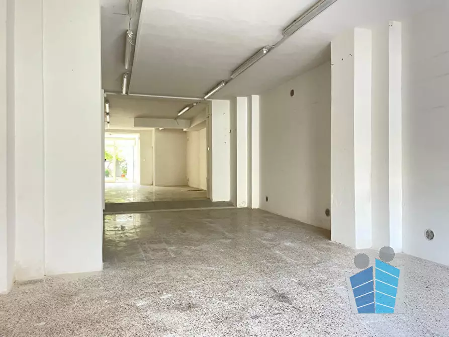 Immagine 2 di Negozio in affitto  in Via Piero Gobetti a Lecce