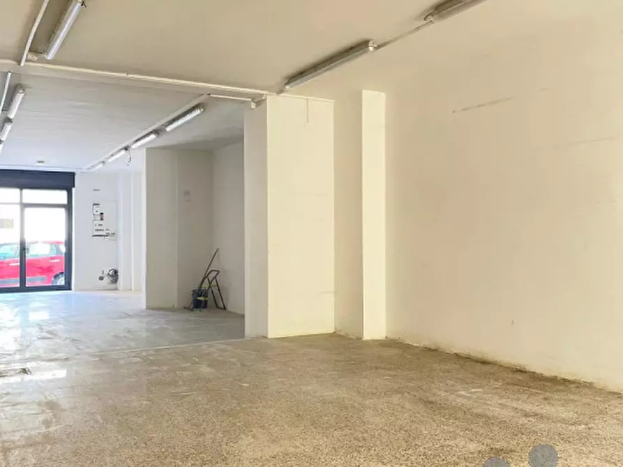 Immagine 6 di Negozio in affitto  in Via Piero Gobetti a Lecce