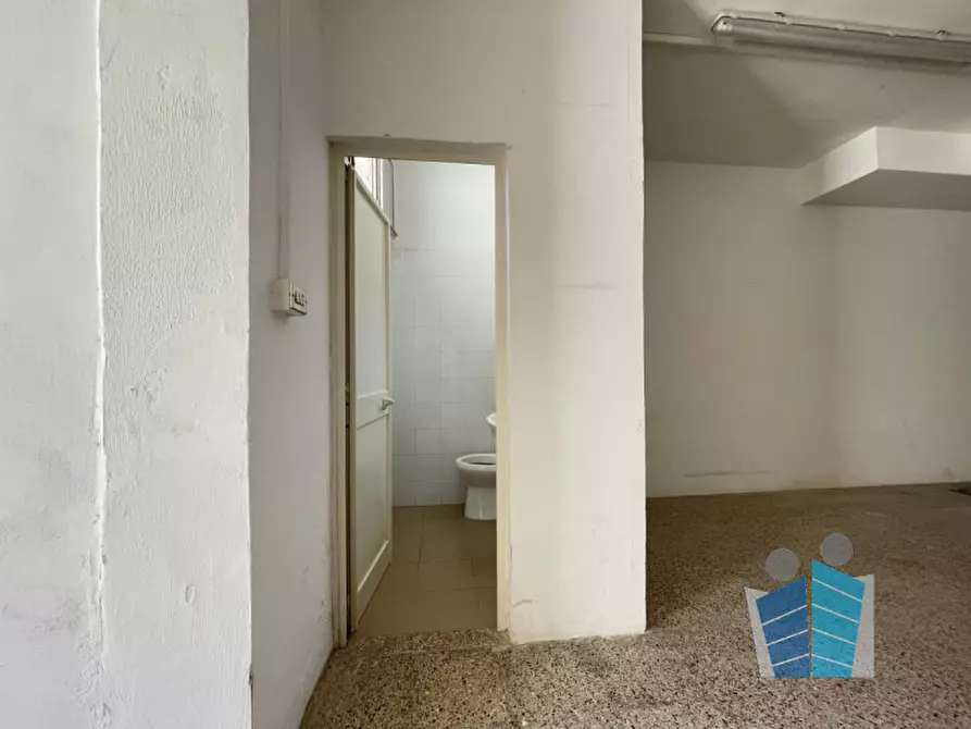 Immagine 10 di Negozio in affitto  in Via Piero Gobetti a Lecce