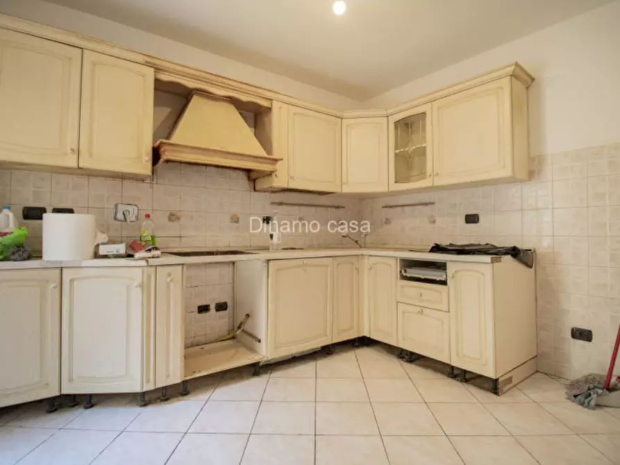 Immagine 2 di Casa indipendente in vendita  a Prato