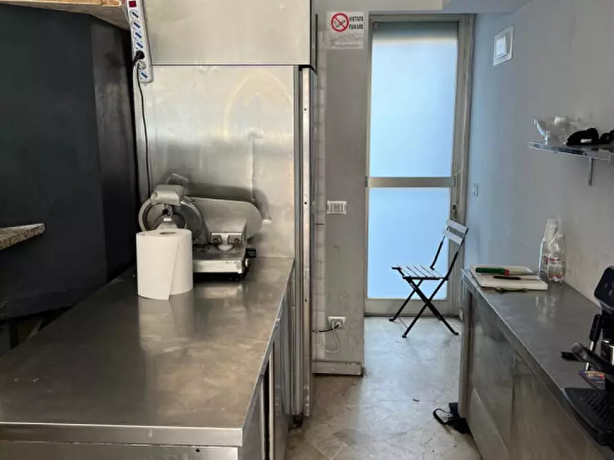 Immagine 2 di Attività commerciale in affitto  in Via Giambattista Lulli a Firenze