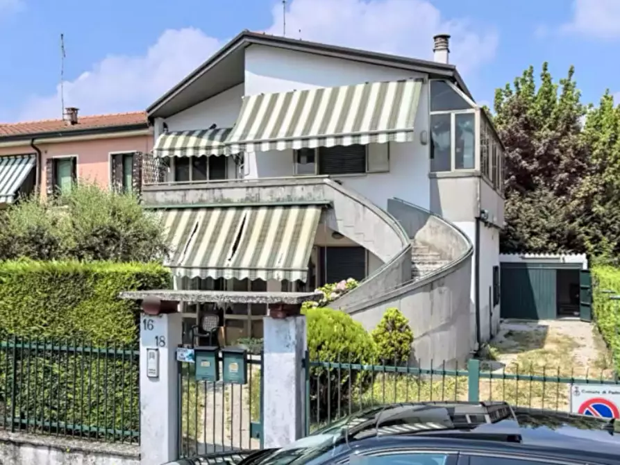 Immagine 1 di Casa bifamiliare in vendita  a Padova