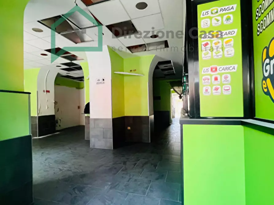 Immagine 7 di Negozio in vendita  in VIALE MARGHERITA a Napoli