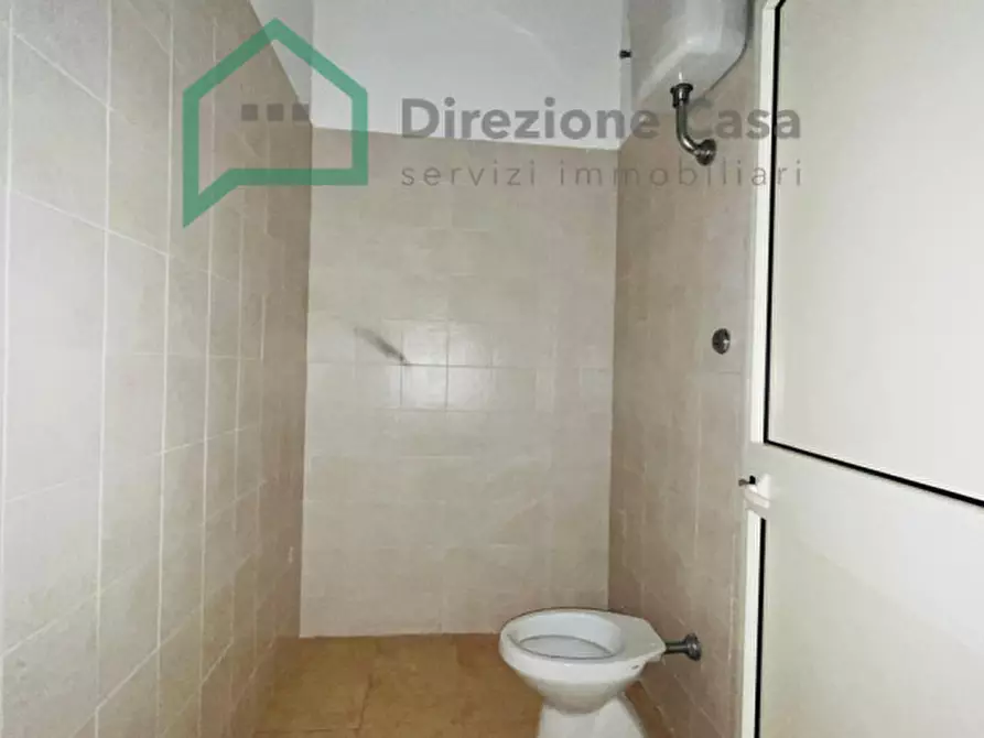 Immagine 19 di Negozio in vendita  in VIALE MARGHERITA a Napoli