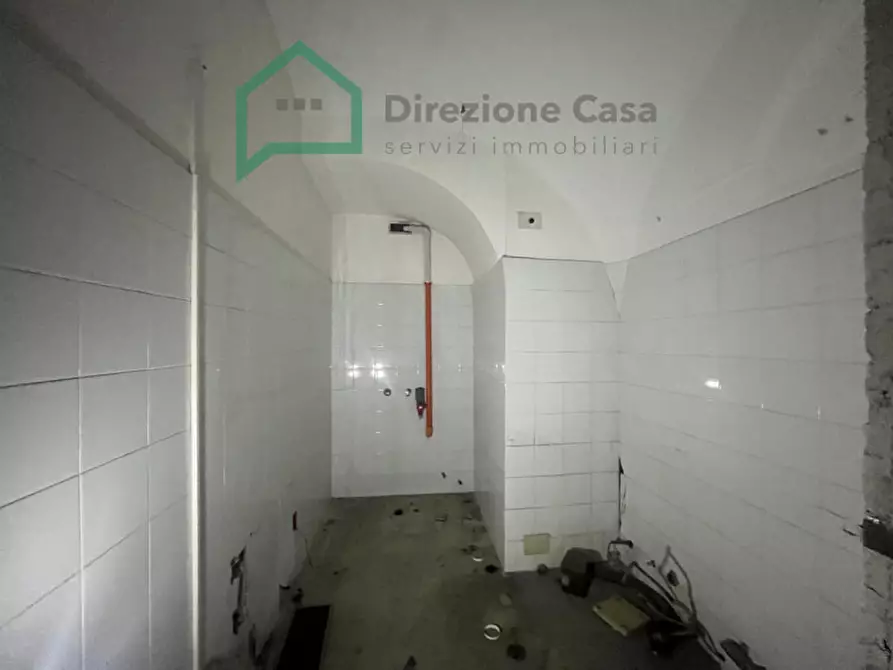 Immagine 28 di Negozio in vendita  in VIALE MARGHERITA a Napoli