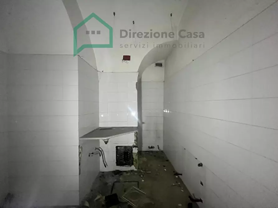 Immagine 29 di Negozio in vendita  in VIALE MARGHERITA a Napoli