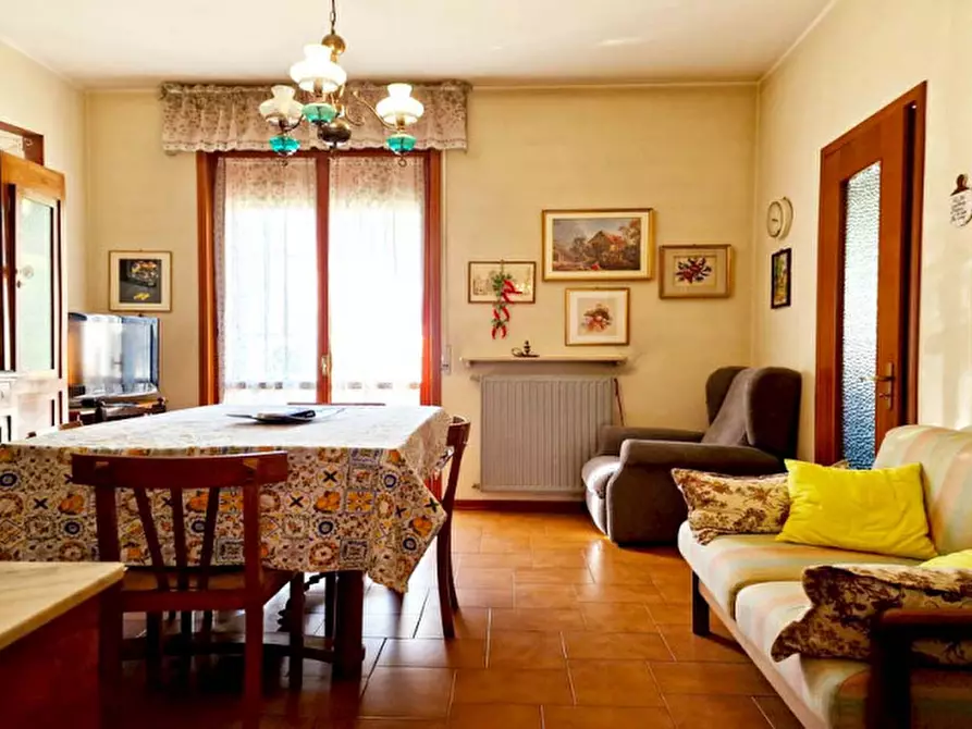 Immagine 10 di Appartamento in vendita  in Via Giovanni Bellini a Alseno