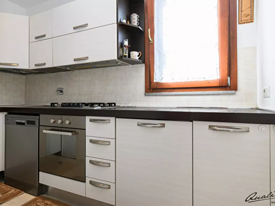 Immagine 9 di Appartamento in vendita  in Via Prizzi a Roma