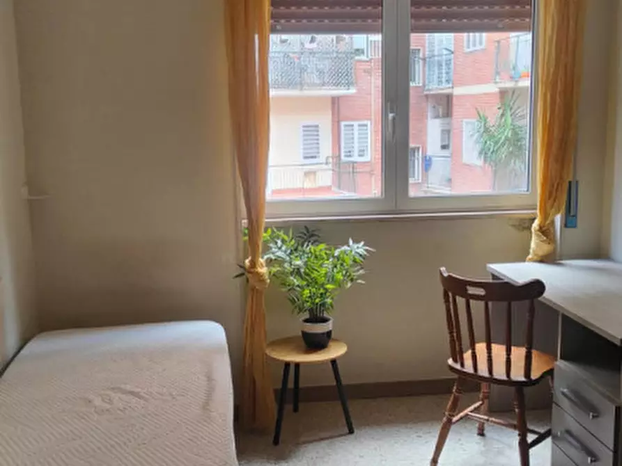 Immagine 4 di Camera in affitto  in via Giulio Palermo a Napoli