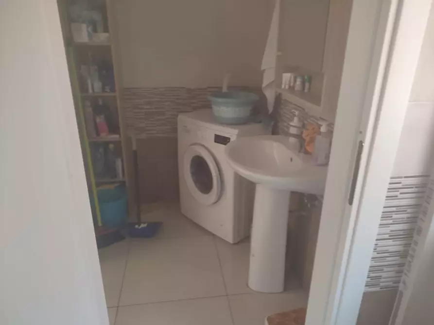 Immagine 11 di Camera in affitto  in via Giulio Palermo a Napoli