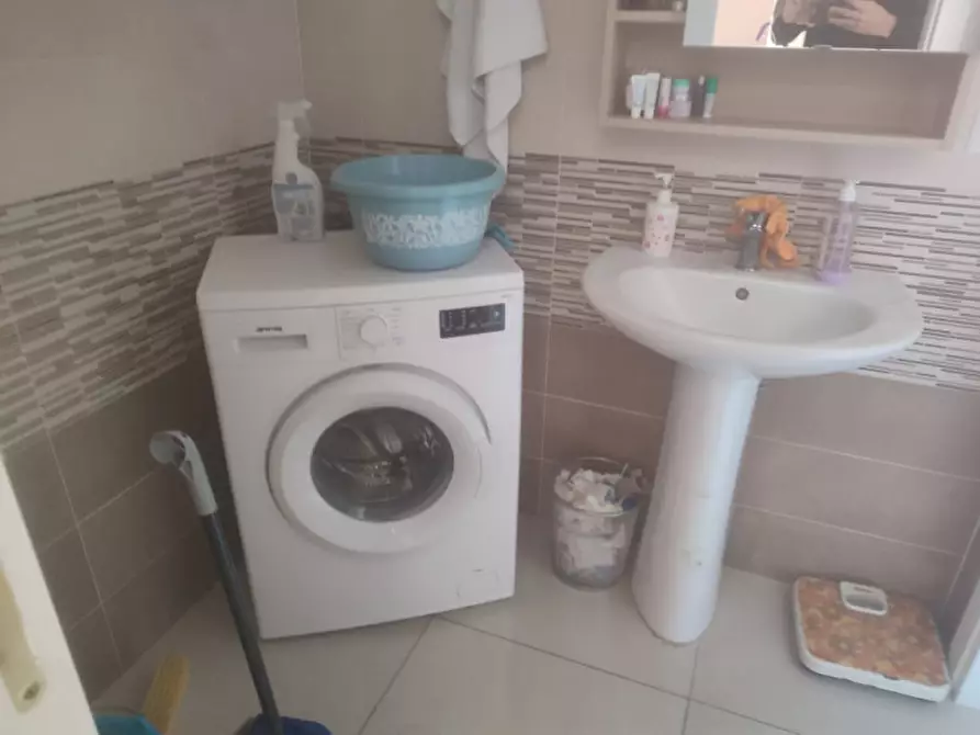 Immagine 14 di Camera in affitto  in via Giulio Palermo a Napoli