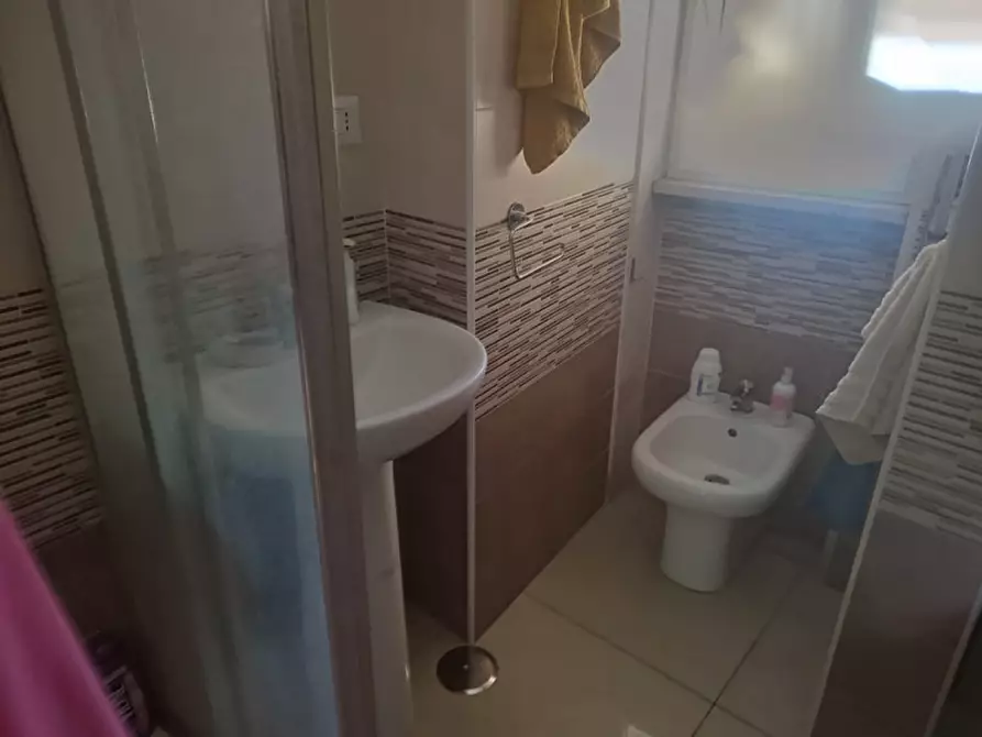 Immagine 18 di Camera in affitto  in via Giulio Palermo a Napoli