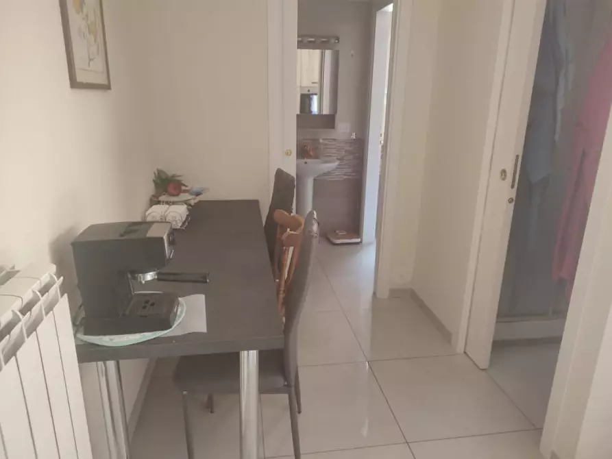 Immagine 21 di Camera in affitto  in via Giulio Palermo a Napoli