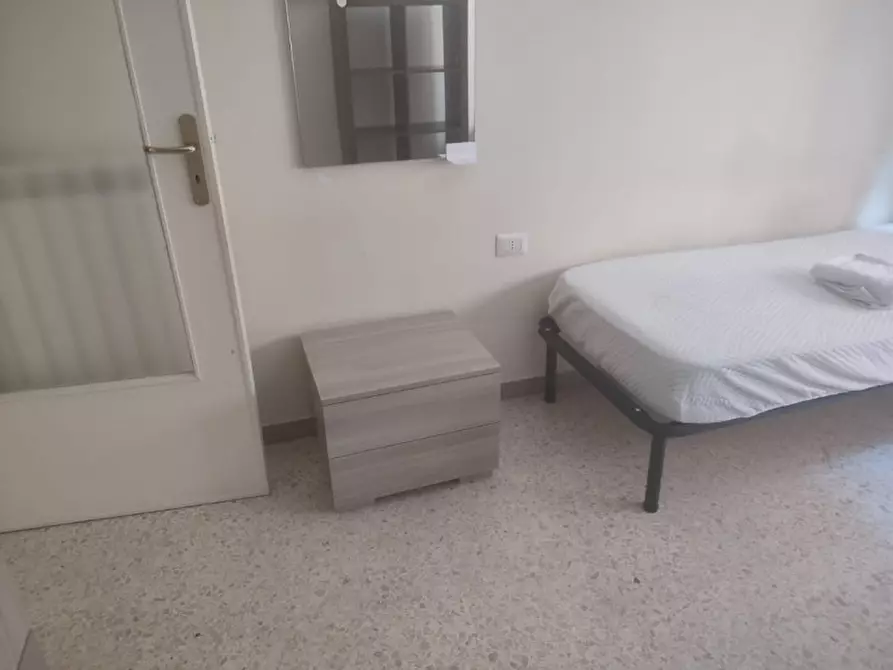 Immagine 24 di Camera in affitto  in via Giulio Palermo a Napoli