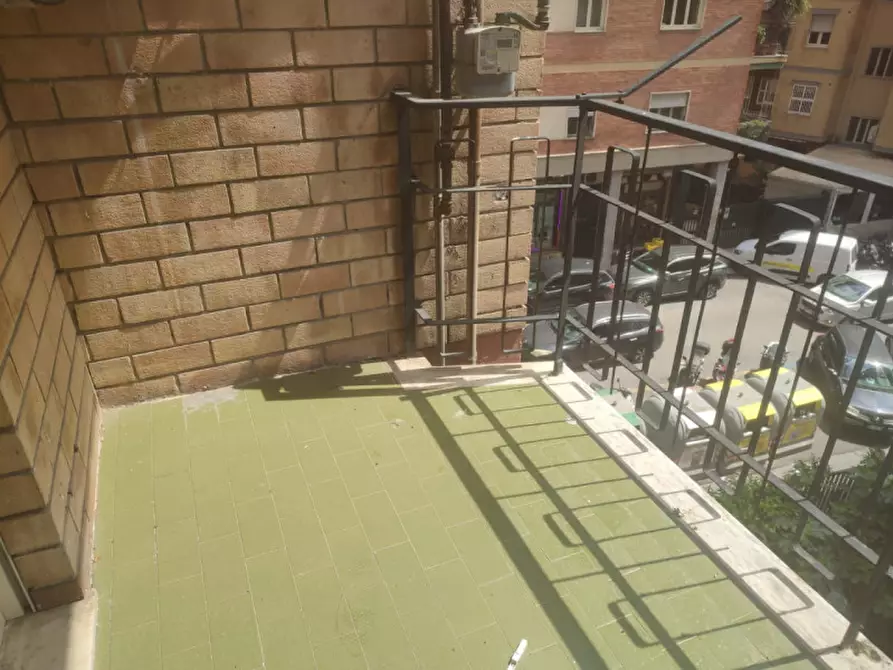 Immagine 29 di Camera in affitto  in via Giulio Palermo a Napoli