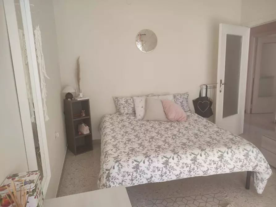 Immagine 33 di Camera in affitto  in via Giulio Palermo a Napoli