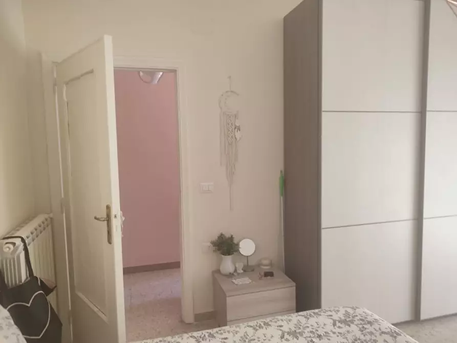 Immagine 38 di Camera in affitto  in via Giulio Palermo a Napoli